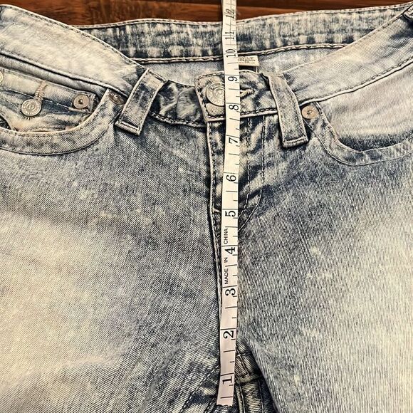 True Religion Blue Distressed Denim Rolled Capri Casual Modern Feminine Boho - Picture 4 of 12